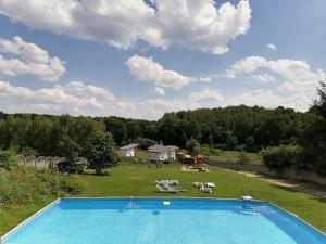 an image of a swimming pool in a yard at Rezerwat Wielin Sauna - Balia - Hot Tube - Jacuzzi - Basen - Klimatyzacja - Kominek in Wielin