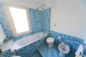 A bathroom at Spaccanapoli Comfort Suites