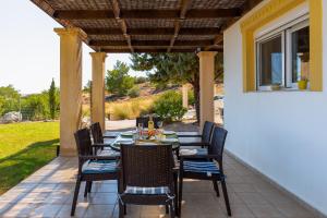 Vonkajšia záhrada v ubytovaní Villa Irene, Lindos 10 mins