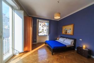 A bed or beds in a room at Spaccanapoli Comfort Suites