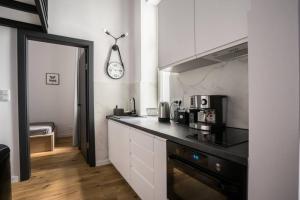 Kuchyňa alebo kuchynka v ubytovaní 5Eco Apart Pearl Jagiellonska 27 Warszawa Old Town
