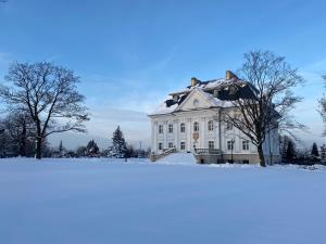 Hotel Pałac Borynia v zime