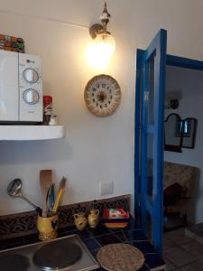 Kuchyňa alebo kuchynka v ubytovaní Guesthouse La Tienda Cómpeta 21b