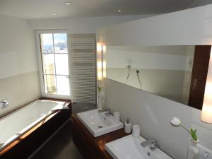 Ένα μπάνιο στο Appartment Schwarzenauer