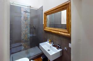A bathroom at Naca Suite