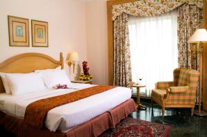 Postel nebo postele na pokoji v ubytování Savoy Suites Noida