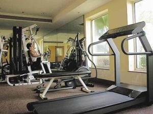 Fitness centrum a/nebo fitness zařízení v ubytování Savoy Suites Noida