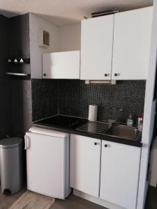 Una cocina o kitchenette en Cap de Mer - Vue sur mer - Une chambre - Une terrasse - Accès direct plage - Commerces à proximités