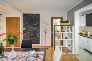 Kuchyňa alebo kuchynka v ubytovaní Urban Premium Apartments