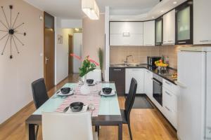 Kuchyňa alebo kuchynka v ubytovaní Urban Premium Apartments