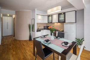 Kuchyňa alebo kuchynka v ubytovaní Urban Premium Apartments