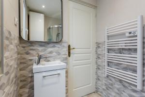 Kúpeľňa v ubytovaní StayLib - APPARTEMENT 2 PIECES AUX PORTES DE PARIS