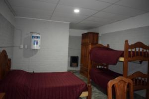 Giường trong phòng chung tại Postal Sur