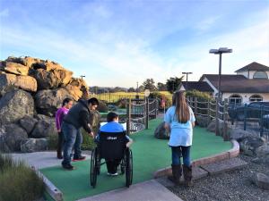 Emerald Dolphin Inn & Mini Golf