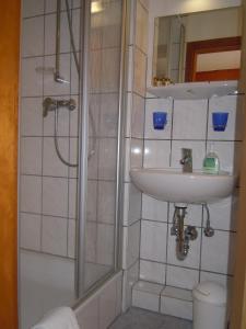 A bathroom at Klosterweiherhof