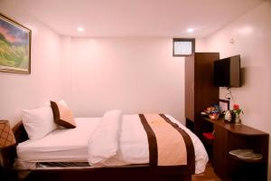 Postel nebo postele na pokoji v ubytování SAPA KING HOTEL HUNG VUONG HOTEl