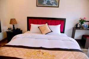 Postel nebo postele na pokoji v ubytování SAPA KING HOTEL HUNG VUONG HOTEl