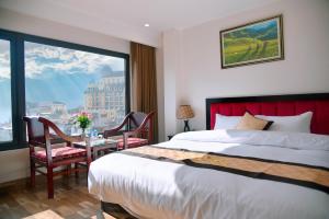 Postel nebo postele na pokoji v ubytování SAPA KING HOTEL HUNG VUONG HOTEl
