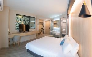 Postel nebo postele na pokoji v ubytování 56 Hotel