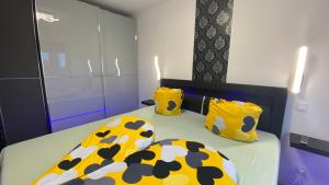 Posteľ alebo postele v izbe v ubytovaní Timi wellness Apartman Siófok