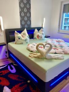 Posteľ alebo postele v izbe v ubytovaní Timi wellness Apartman Siófok