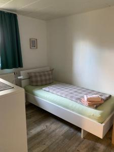 Postel nebo postele na pokoji v ubytování C&C Gästehaus Bückeburg
