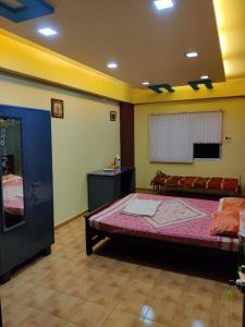 Bedspace Living tesisinde bir odada yatak veya yataklar