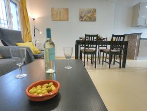 Posezení v ubytování Noria is a comfortable apartment with patio and large terrace in Conil