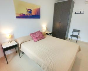 Postel nebo postele na pokoji v ubytování Noria is a comfortable apartment with patio and large terrace in Conil