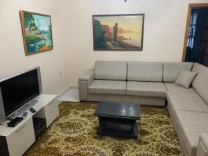 TV a/nebo společenská místnost v ubytování Shtepi Me qera Fier + 1 fotografie