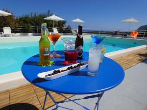 Nápoje v ubytovaní Milatos Village Cretan Agrotourism Hotel