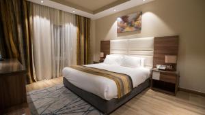 Postel nebo postele na pokoji v ubytování Golden Jewel Beach&Hotel