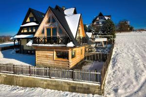 DOMEK W UBOCY z widokiem na Giewont "Jacuzzi i Sauna w ofercie dodatkowo płatnej" v zime