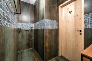 Kúpeľňa v ubytovaní DOMEK W UBOCY z widokiem na Giewont "Jacuzzi i Sauna w ofercie dodatkowo płatnej"