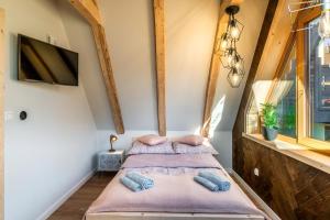 Posteľ alebo postele v izbe v ubytovaní DOMEK W UBOCY z widokiem na Giewont "Jacuzzi i Sauna w ofercie dodatkowo płatnej"