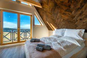 Posteľ alebo postele v izbe v ubytovaní DOMEK W UBOCY z widokiem na Giewont "Jacuzzi i Sauna w ofercie dodatkowo płatnej"
