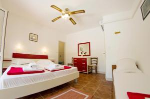a bedroom with two beds and a ceiling fan at Beachfront house Pope B&B in Selca