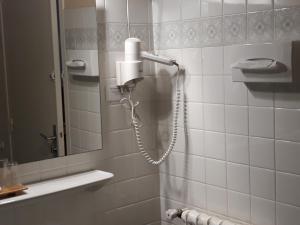Koupelna v ubytování Hôtel Ambroise