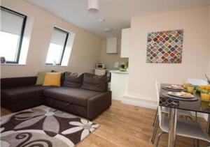 Gallery image of StayZo Serviced Accommodation 16 Premier Lodge in Southampton