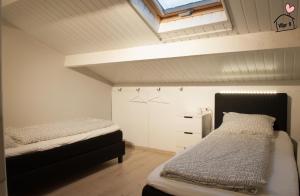 A bed or beds in a room at De Vlier - Vakantiewoningen