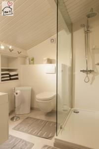 A bathroom at De Vlier - Vakantiewoningen