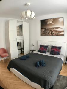 Tempat tidur dalam kamar di Apetyt na Gdańsk Apartament z prywatną sauną