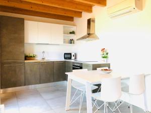 A kitchen or kitchenette at Stepandgo Milano Navigli