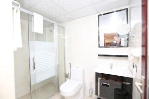 Koupelna v ubytování Venus Hotel + 37 fotografií