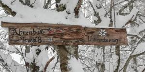 Obiekt Ahnenhütte Untersabernighof zimą