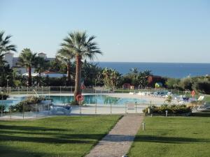 Bazén v ubytovaní BALCONES DEL CHAPARRAL in Mijas, Costa del Sol alebo v jeho blízkosti