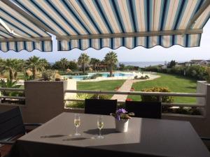 Bazén v ubytovaní BALCONES DEL CHAPARRAL in Mijas, Costa del Sol alebo v jeho blízkosti