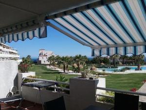 Bazén v ubytovaní BALCONES DEL CHAPARRAL in Mijas, Costa del Sol alebo v jeho blízkosti