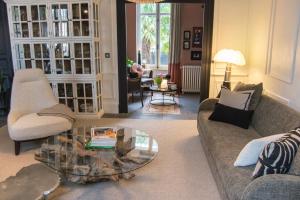 Ein Sitzbereich in der Unterkunft Villa Louisa