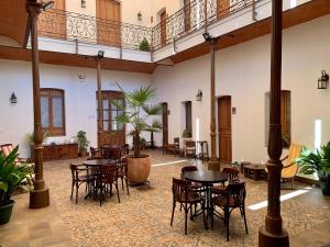 Reštaurácia alebo iné gastronomické zariadenie v ubytovaní Inés Casa Rural